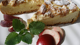 Tvarohovo-jablečný kynutý koláč