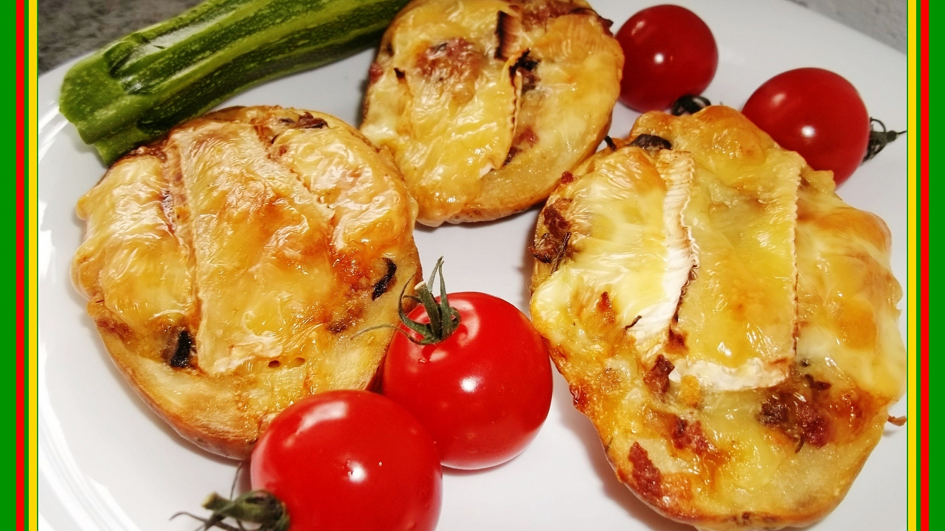 Vypečené plněné brambory s uheráčkem, sýrem, a houbami