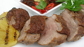 Vyuzená kachní prsa s ananasovou salsou