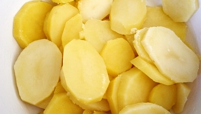 Zapečené brambory s anglickou slaninou