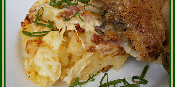 Zapékané brambory se slaninou a sýrem (A s kouskem pečeného kuřátka:-))
