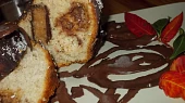 Banánovo-čokoládová bábovka s likérem a mletými oříšky