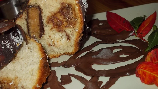 Banánovo-čokoládová bábovka s likérem a mletými oříšky