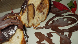 Banánovo-čokoládová bábovka s likérem a mletými oříšky