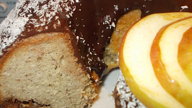 Banánovo-čokoládová bábovka s likérem a mletými oříšky