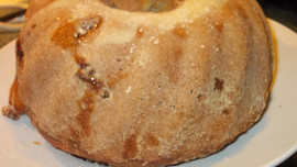 Banánovo-čokoládová bábovka s likérem a mletými oříšky