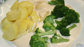 Brokolice v sýrové omáčce, pro změnu s bramborem..