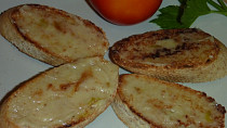 Bruschetta s pečeným česnekem