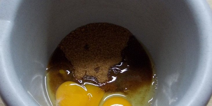 Celozrnná buchta do srnčího hřbetu (vejce + cukr)