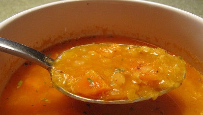 Červená čočková s kari (polévka)