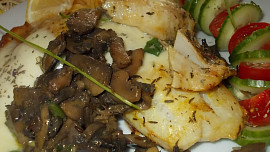Tilapie, zapečená s mozzarelou  a houbami