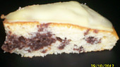 Děrovaný koláč s polevou a citrónovým pudinkem