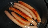 Dobrota z jednoho kastrolu, osmažíme vinnou klobásu...