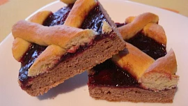 Dvoubarevný mřížkový koláč