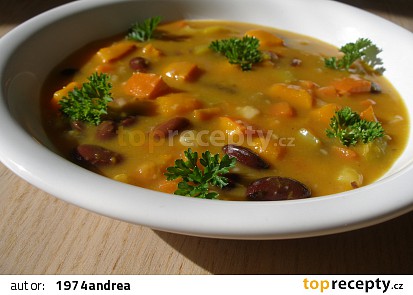 Dýňová polévka s fazolemi