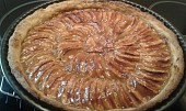 Jablečný dort s ořechy a skořicí (Jablečný dort se skořicí)