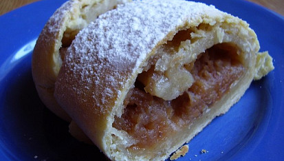 Jednoduché, rychlé a levné těsto na štrúdl, Plním rozvařenými jablky