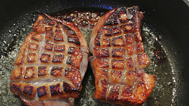 Kachní prsa na medu s jablkem