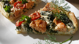 Koláč s lososem a mangoldem (špenátem)