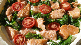 Koláč s lososem a mangoldem (špenátem)