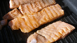 Koláč s lososem a mangoldem (špenátem)