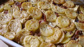 Kuřecí pod celerovo - bramborovým gratinem