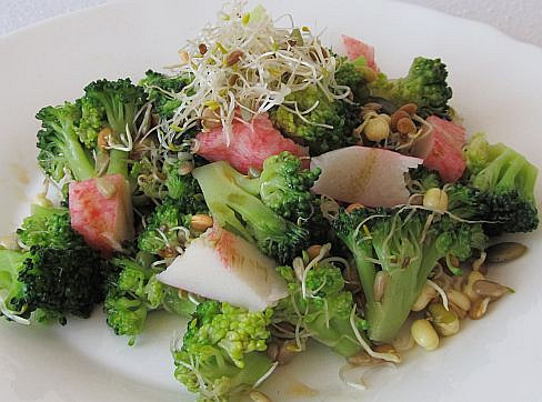 Lehká večeře“: Brokolicový salát s klíčky
