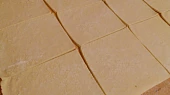 Listové rohlíčky plněné cibulí