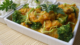 Mrkev s kuřecím a brokolicí