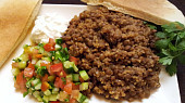 Mzaddara (cocka s bulgurem) s arabskym salatem