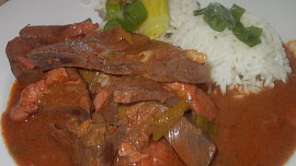 Ostrá játra na zázvoru, celeru a červeném víně