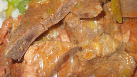 Ostrá játra na zázvoru, celeru a červeném víně