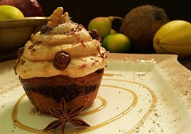 Polévané vanilkovo kakaové cupcakes s dulce de leche krémem