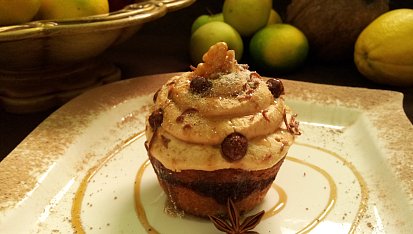 Polévané vanilkovo kakaové cupcakes s dulce de leche krémem