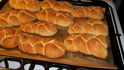 Polévka jako oběd-s žemličkami, žemličky...