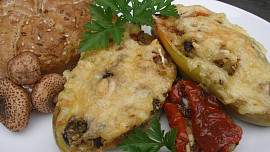 Quinoa s houbami ( václavkami) zapečená v paprice