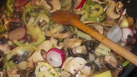 Houbovo - ředkvičkové rizoto s paprikami