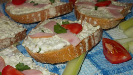 Pomazánka z řapíkatého celeru,  Nivy a zauzené šunky