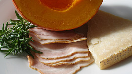 Slaninovo - parmazánový dýňový koláč