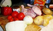 Staročeské  kuře pečené v zelenině i s přílohou (ingredience...)