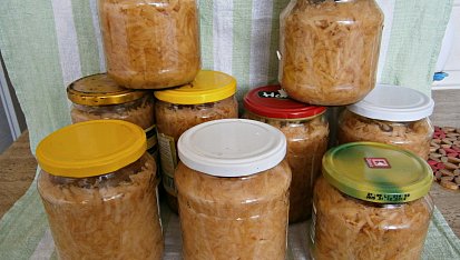 Strouhaná jablíčka k zavaření, Do větší sklenice od okurek 640g vejde 6-7 středně velkých jablek
