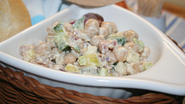 Sýrový salát s cizrnou