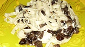 Tagliatelle con funghi (Nudle s houbami)