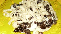 Tagliatelle con funghi (Nudle s houbami)