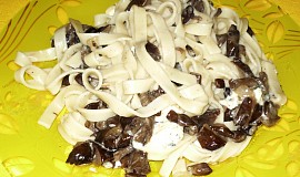 Tagliatelle con funghi (Nudle s houbami)