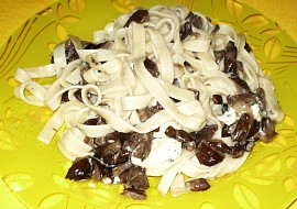 Tagliatelle con funghi (Nudle s houbami)