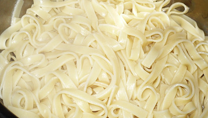 Tagliatelle con funghi (Nudle s houbami)
