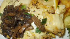 Tilapie, zapečená s mozzarelou  a houbami