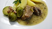 Vepřové kostky v okurkové omáčce s kapustičkami, Vepřové kostky v okurkové omáčce s kapustičkami