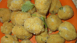 Zdravá zeleninová polévka s knedlíčkama z droždí, zázvoru a zeleniny